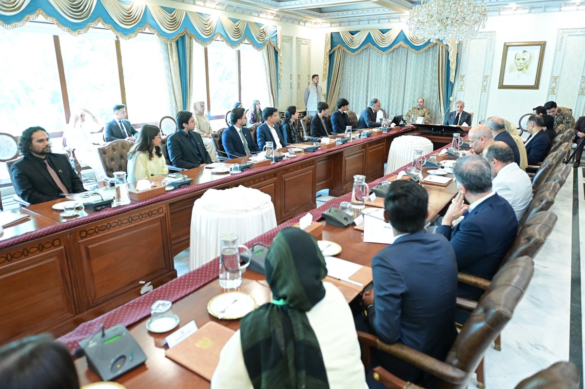 PakPMO's tweet photo. A delegation of students from foreign universities, working as interns under the "Uraan Overseas Pakistan Summer Scholars Programme" called on Prime Minister Muhammad Shehbaz Sharif. Islamabad, 17 July 2026. https://t.co/ssSbiPIHhx