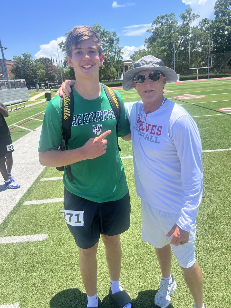 HarrisonHa59387's tweet photo. Huge thanks to @Newberry_FB for hosting a great camp, had a really good time and can’t wait to be back later this fall! @Tymere_4 @CoachSpang @CoachCWatson19 @CoachKnightNC @AthleticsHHES @CoachRahl @Del_Excel @PrepRedzoneSC @qbcoachrr17 https://t.co/w7VtK1J5B0