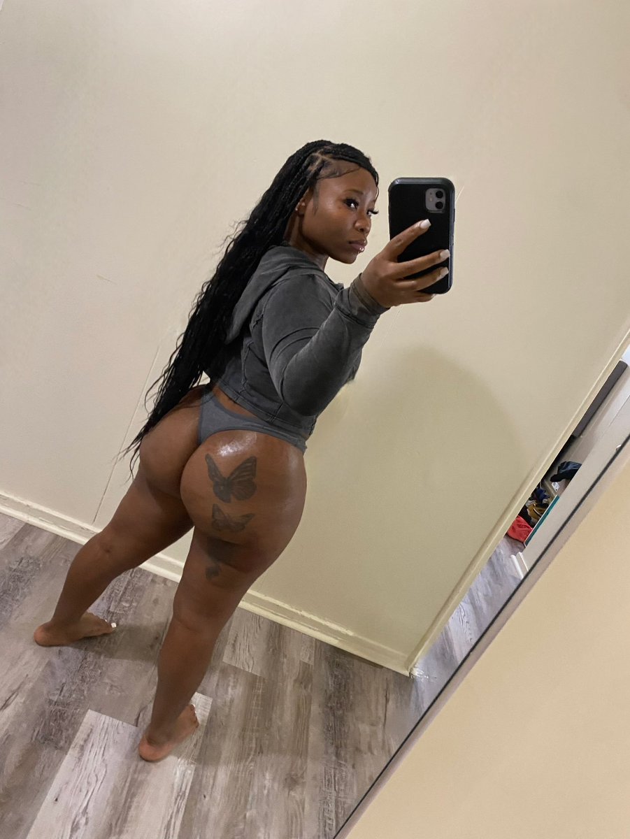 1chynamarie's tweet photo. A 4ft thickie 👅 https://t.co/H6pFv2Qwsm