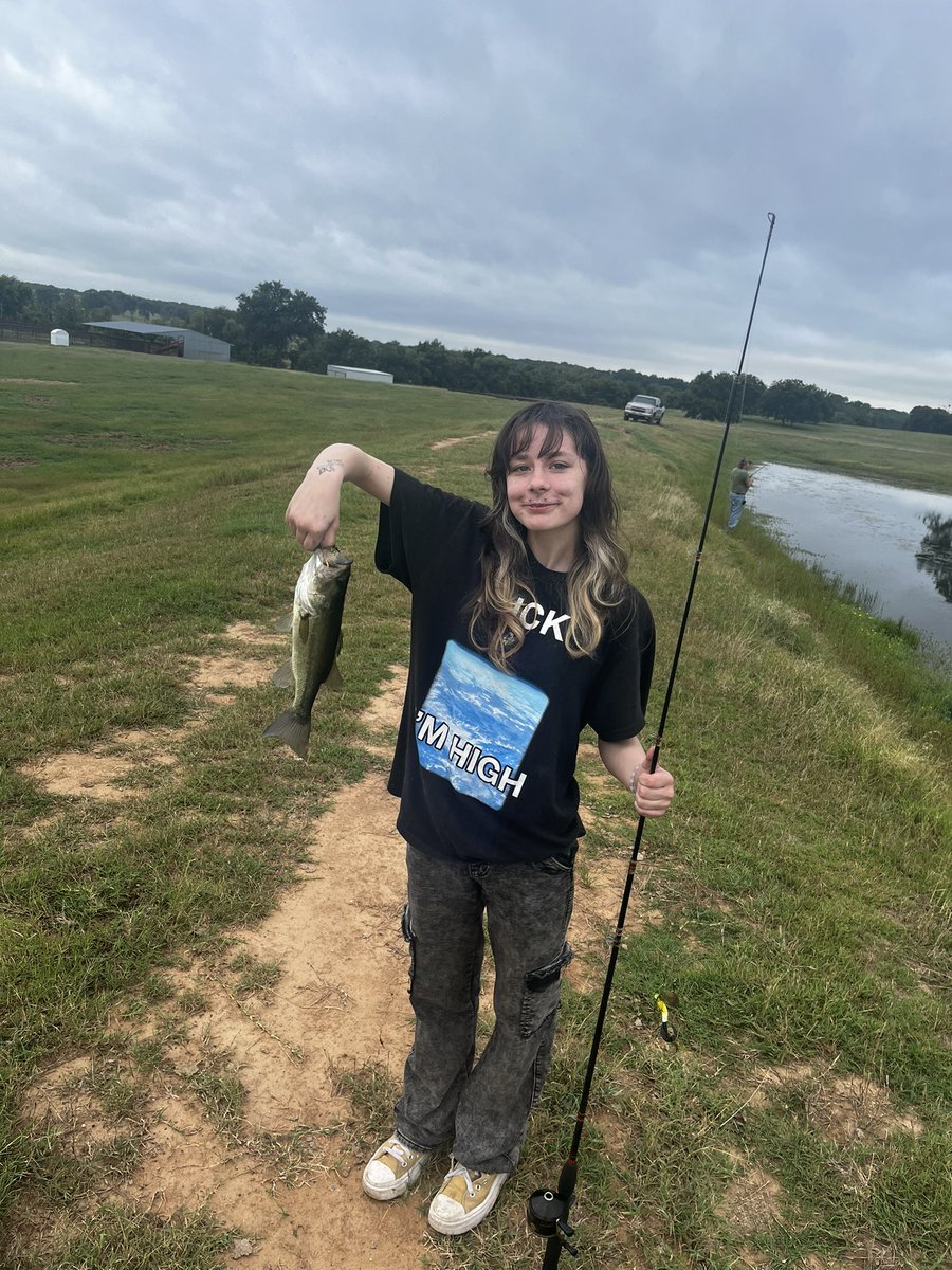 AngelswillFawn's tweet photo. I fishing https://t.co/FA3bhjlq4y