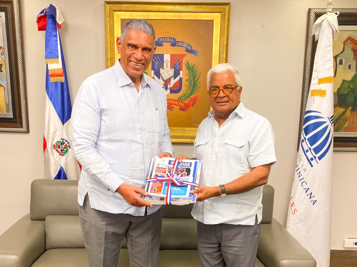 chuvasquez's tweet photo. Sostuve un cordial encuentro con el Dr. Rafael A. Burgos Gómez, director general de Bienes Nacionales, con quien conversé sobre temas de interés común y la importancia de seguir fortaleciendo la colaboración entre nuestras instituciones. https://t.co/7m1ah24LSD