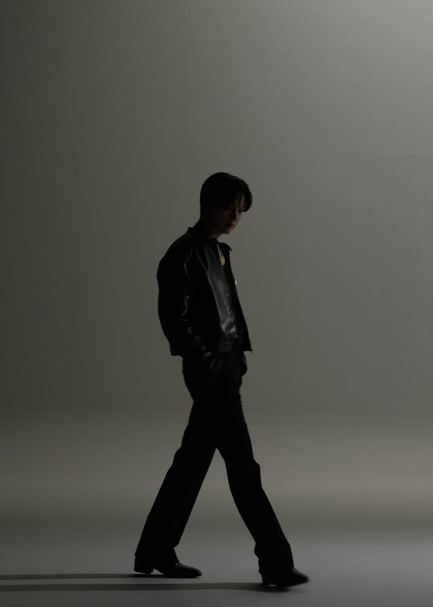 lovinglymarkly's tweet photo. his body proportion always MANTEP (chef’s kiss) https://t.co/p6YxENOdVE