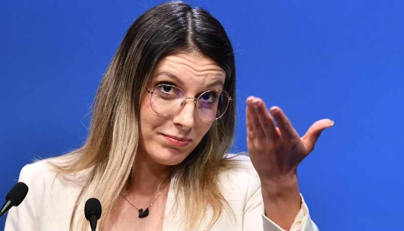 Saptecai's tweet photo. Jegurile din PSD: "Ei, când au plecat de la guvernare, miniştrii lor, o parte dintre ei, spuneau în stânga şi în dreapta că se vor întoarce în două săptămâni şi funcţionarii erau avertizaţi să aibă grijă ce semnează, că ei, în două săptămâni, sunt înapoi şi se vor uita", a declarat Diana Buzoianu pentru Recorder.