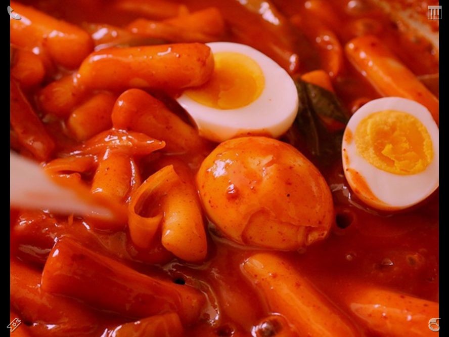 PenPenUni's tweet photo. Tomato pasta is delicious. Jackfruit crisps capture the tropical sweetness of summer in a crunchy texture. These portable seasonal snacks bring exotic midsummer vitality to your everyday moments.🌥 https://t.co/LYZ6Ww9paA