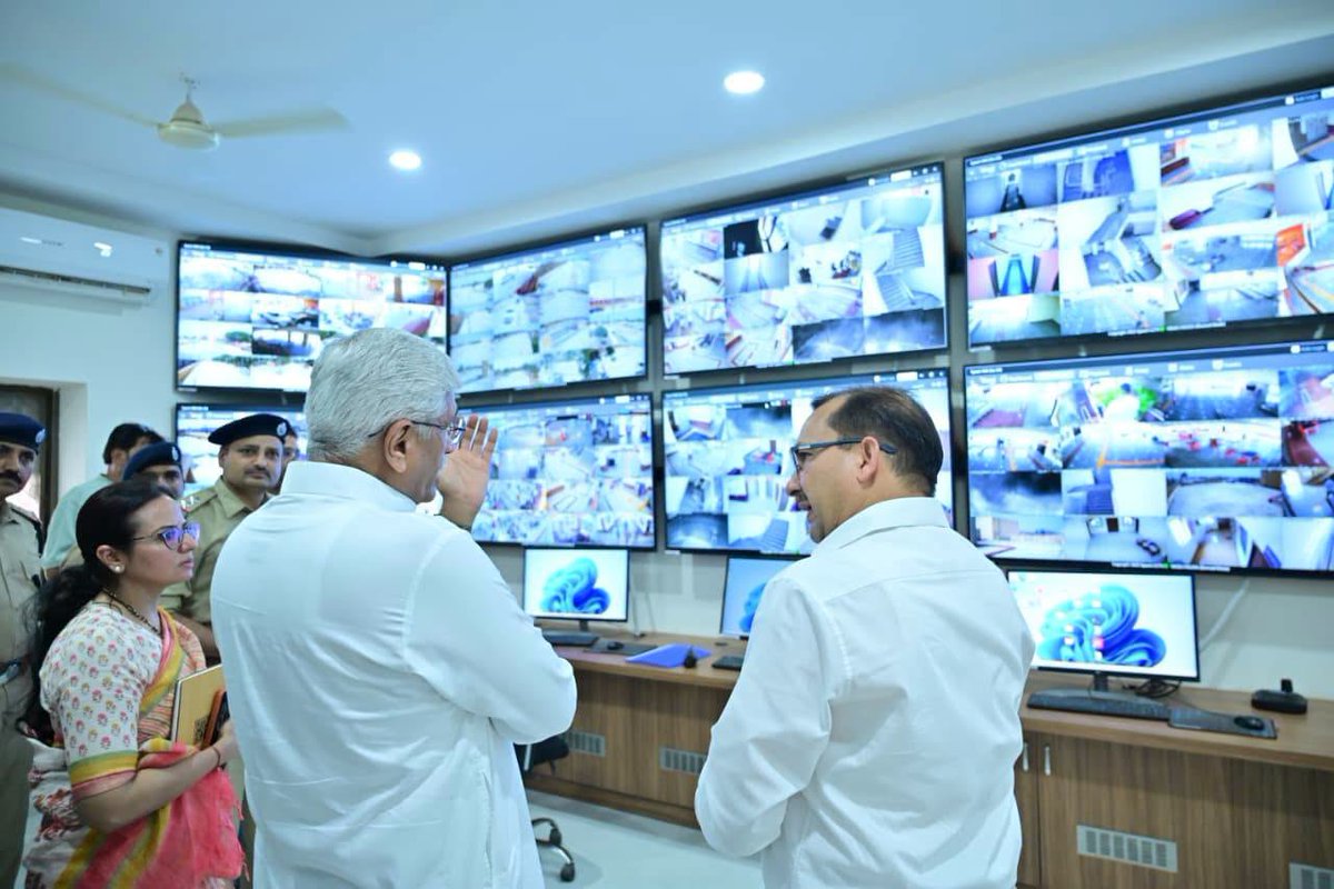 gssjodhpur's tweet photo. पुनर्विकसित जैसलमेर रेलवे स्टेशन के लोकार्पण समारोह में उपस्थित होकर इस अतिविशेष और यादगार अवसर का साक्षी बना। यशस्वी प्रधानमंत्री आदरणीय श्री @narendramodi जी ने वर्चुअल माध्यम से जैसलमेर रेलवे स्टेशन राष्ट्र को समर्पित किया। इस अवसर पर गणमान्य नागरिकों एवं क्षेत्रवासियों से आत्मीय संवाद भी हुआ।

प्रधानमंत्री श्री नरेंद्र मोदी जी के नेतृत्व में देश ने नीति-गत ठहराव से निकलकर विकास की नई गति प्राप्त की है।

@PMOIndia @RajCMO @BJP4Rajasthan @AshwiniVaishnaw @RailMinIndia