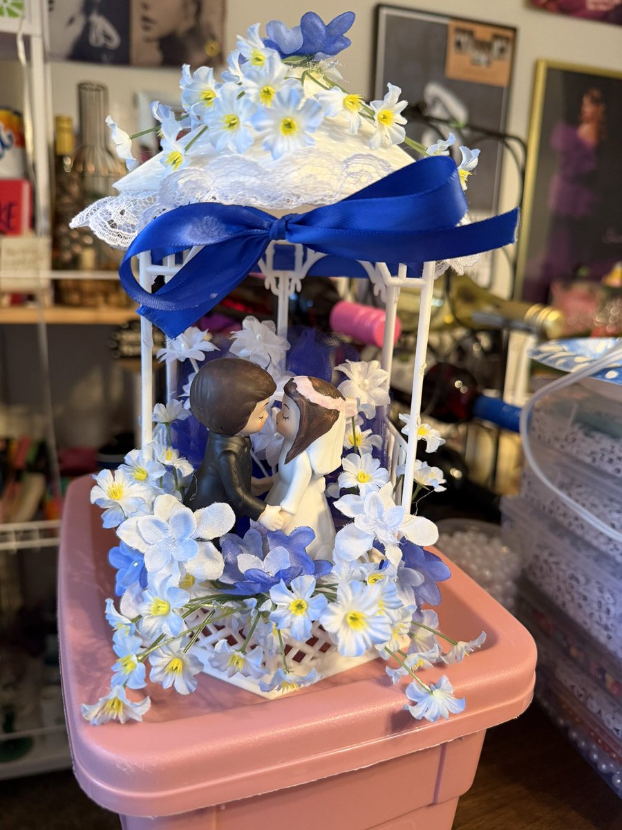 SarahLouWho74's tweet photo. Added some new ribbon and blue flowers to mom and dads cake topper and it’s ready for October 💙🥰 https://t.co/ZeDfTpWZPL