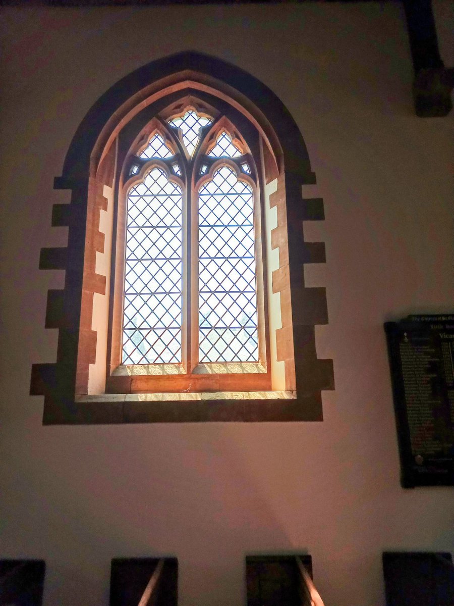 phil0073's tweet photo. At #StMaryTheVirginLittleHoughton
#PhilOnaBike #WeekdayWindows #WindowsOnWednesday https://t.co/TM4h9Uk6RL