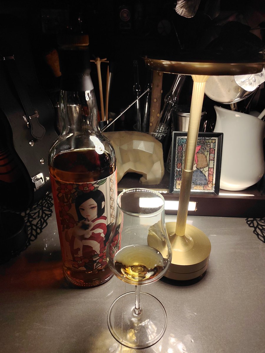 Sirano_sidefire's tweet photo. クライヌリッシュのシェリー樽のウイスキーある。

さっきのイチローズモルトよりは重いあるが、これもどっしりシェリーといった感じではなく、フルーティなシェリー樽なウイスキーといった感じあるな。

当たり障りなく美味しい味ある。 https://t.co/tkX1M59Koo