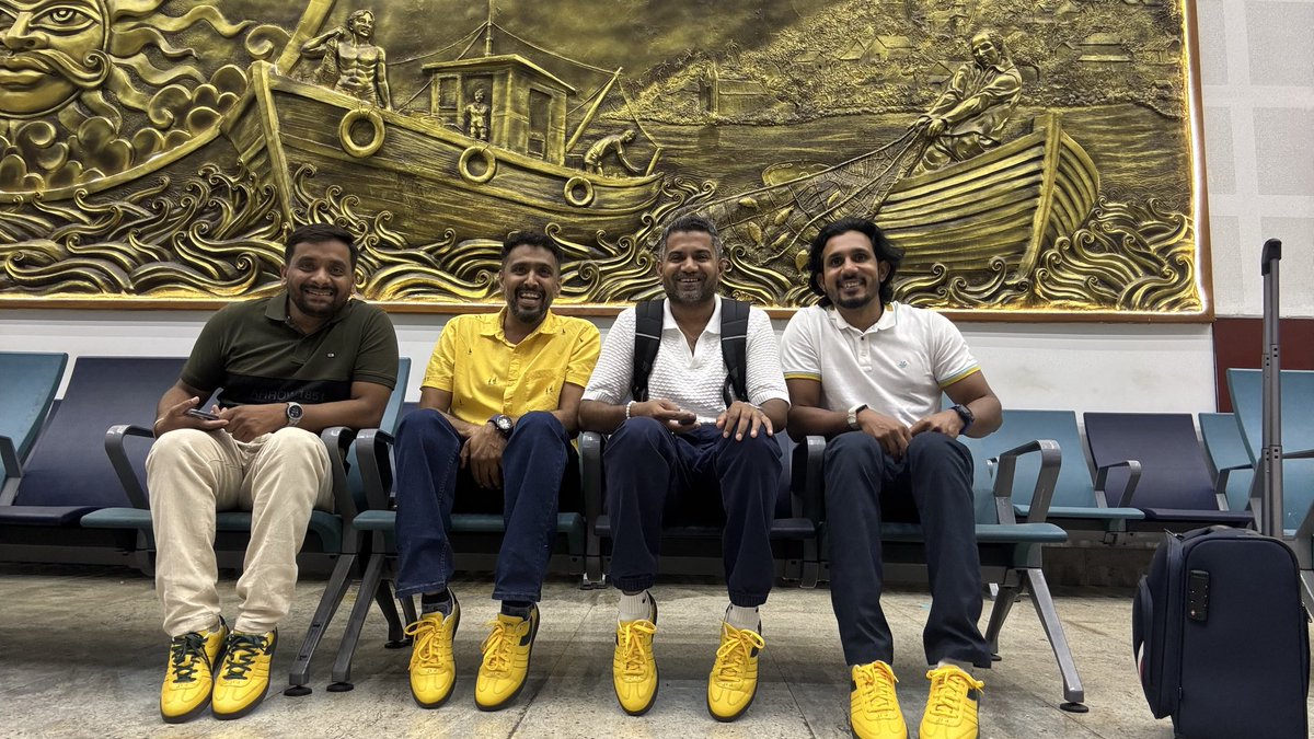santhu180485's tweet photo. Some innings become history. Your unbeaten 241 at Sydney became an emotion.

We are 4 lifelong fans, and wearing the Sydney Edition from @tenxyou_in is our small tribute to you Master.

Thank you for everything @sachin_rt. ❤️

Hope this reaches you! ☺️ https://t.co/BZLIGIVm8d