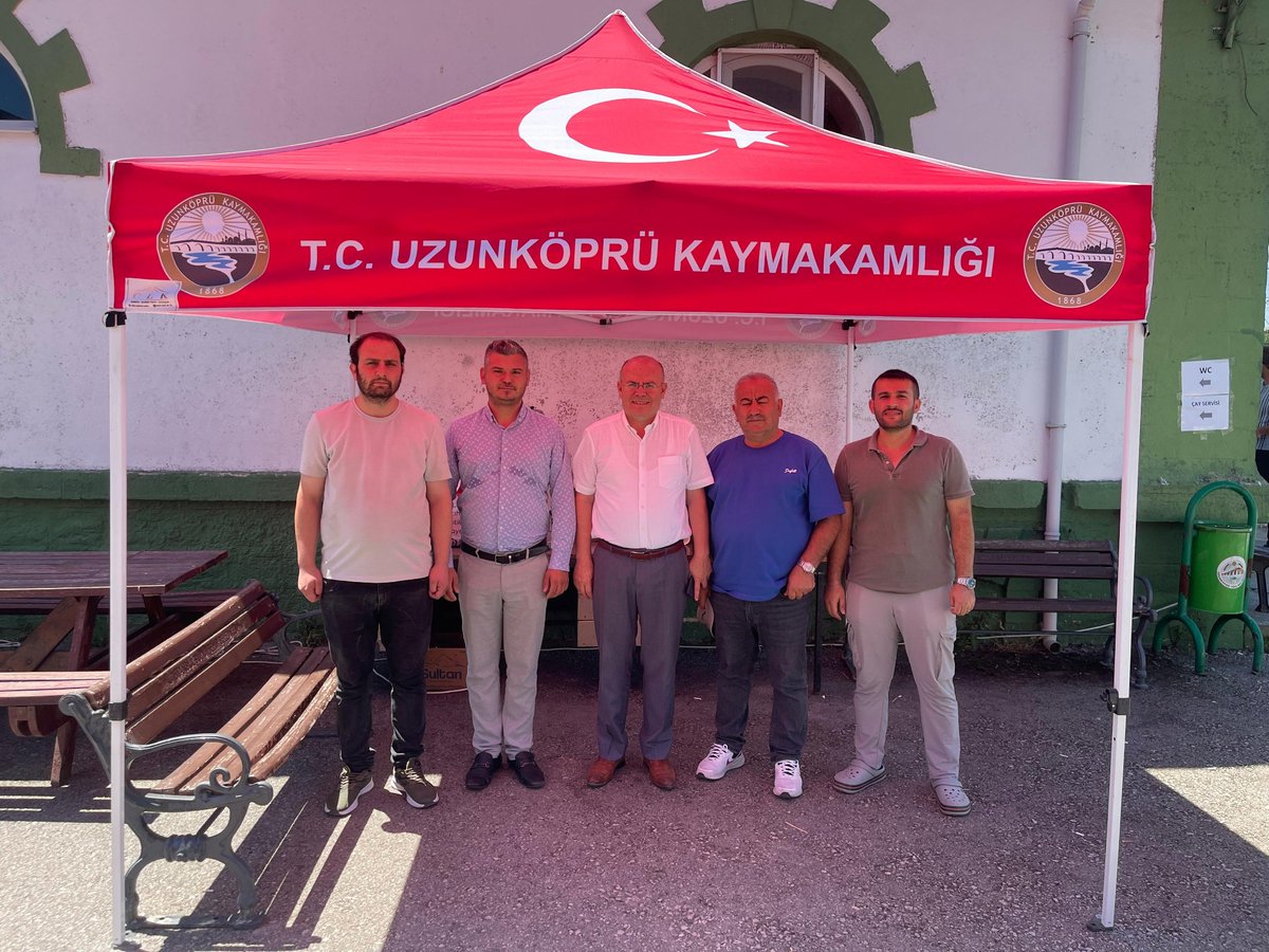 mktrky's tweet photo. Uzunköprü  Toprak mahsulleri ofisinde üreticilerimizin buğday ve arpa gibi hububat ürünlerini satarken hem gölge alanlarda dinlenmelerini sağlamak hem de beklerken çay su gibi içecekleri içebilecekleri  bir bekleme alanı oluştururarak çadır ve çay ocağı  kurduk. Bu yıl ilk defa ureticilerimize bu imkanlar sağlanmış olup önümüzdeki yıllarda imkanlar dahilinde çorba vermeyi planlanmaktayız...@TC_icisleri @tcbestepe @TCTarim @OfisTMO