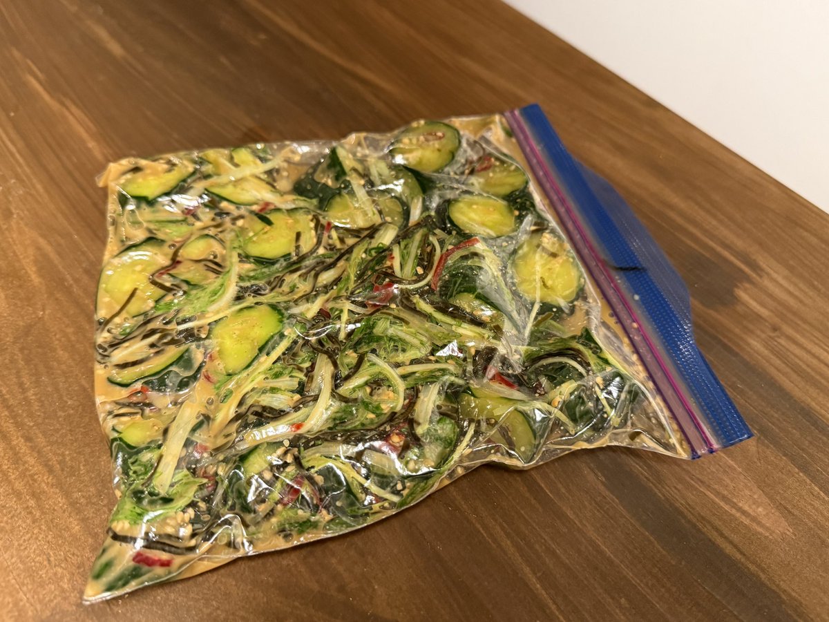 CoAchannell's tweet photo. きゅうりと水菜を塩昆布(減塩)+ポン酢 ごま油 ゴマ 鷹の目 砂糖入れて1日おやすみ
きっといいおつまみになる！ https://t.co/IDBwZXXrAF