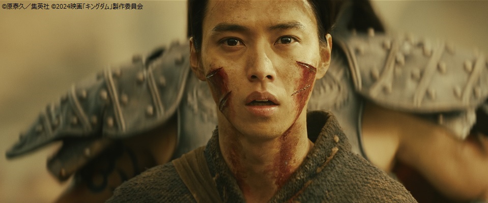 kinro_ntv's tweet photo. 将軍の見る景色を見せてもらうシーン🎬は原作でも大好きなシーンだという #山﨑賢人👤さん。「撮影時は王騎将軍の言葉をシンプルに受けて、素直に反応しようと思っていました。背中から感じる王騎将軍の体温と言葉にはとても重みがあって演じていてもグッとくるものがありました」とコメントしています🤗

#金曜ロードショー #キングダム