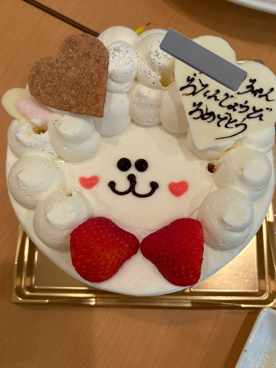 satou713's tweet photo. 飲酒中に途中トイレ行ったら急にドアが開かなくなって困惑してたら幼なじみたちと店の常連さんに祝われてビビりました
ありがとうございましたわよ https://t.co/sID5GMSIqJ
