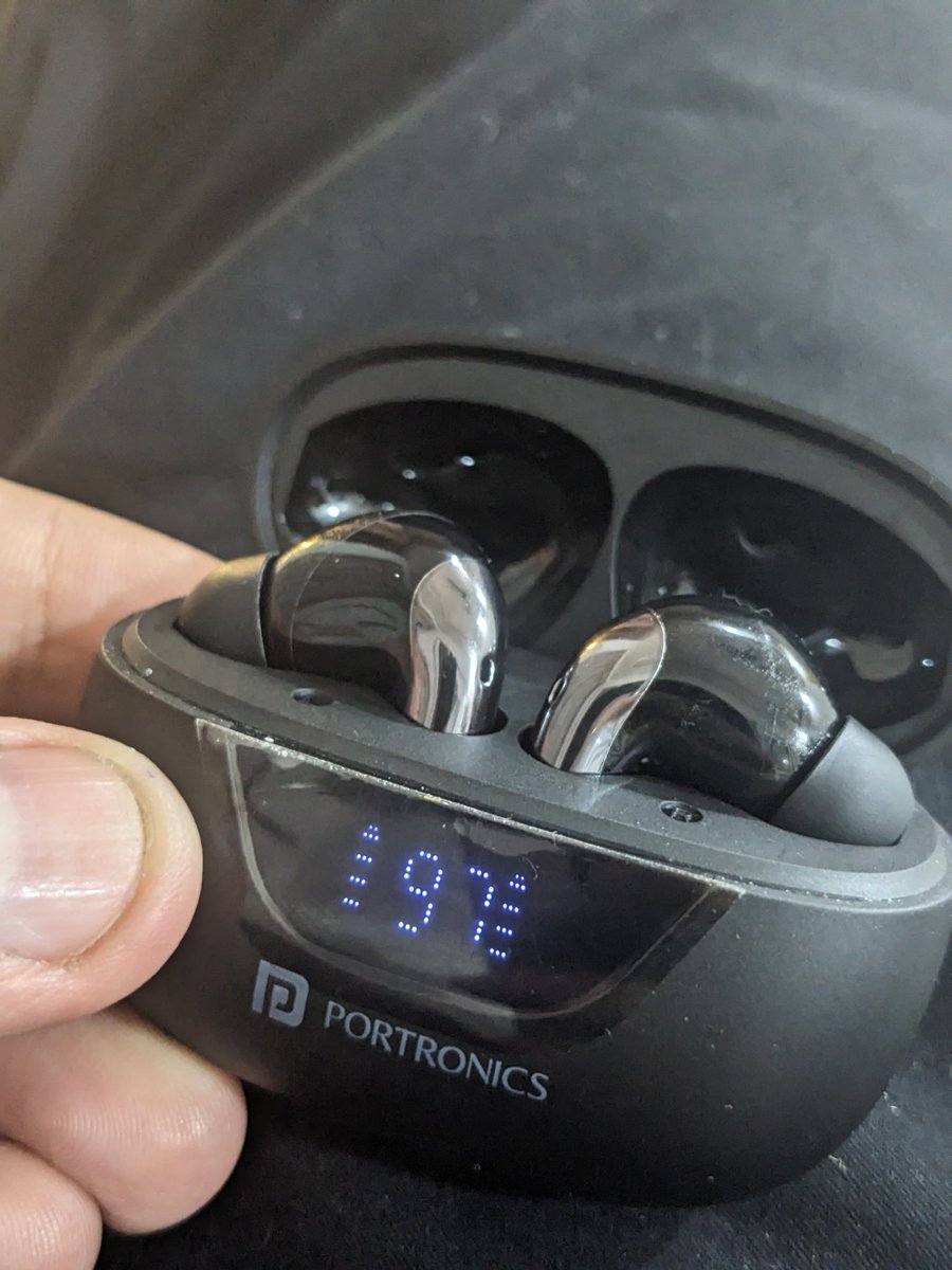 NamanBhan's tweet photo. Bro @letsblinkit is such a sad company. Wherein you can definitely buy a product but never get them to have it be replaced let alone return. I very recently purchased a @Portronics twins 28, for ₹1200, coz I wanted to make my travels bit easier. But apparently the device sensors https://t.co/Xqz8DTQJXF