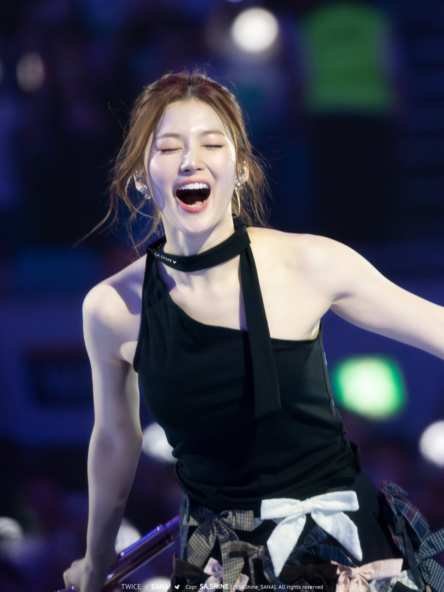 SaShine_SANA's tweet photo. 260712 <THIS IS FOR> FINALE IN SEOUL D3 

Happy Puppy☺️

#트와이스 #사나 #TWICE #SANA #サナ https://t.co/8HGwEeioDg