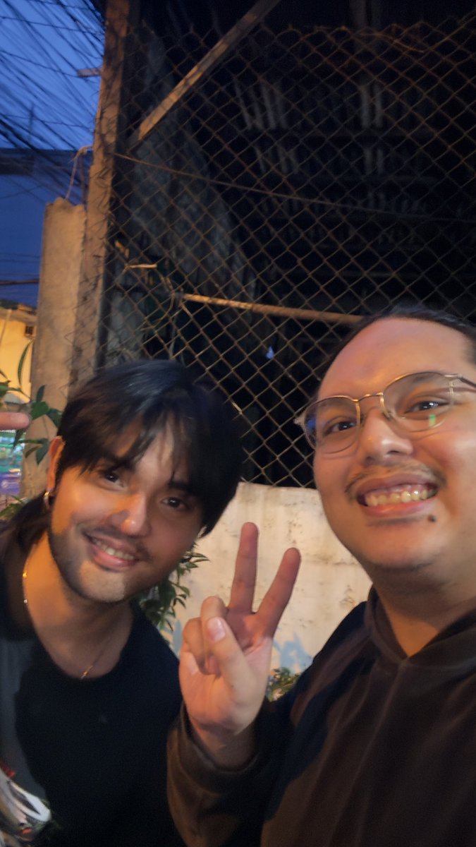 samdeleonmusic's tweet photo. The wolf’s (cat’s 🤣) out of the band! 

Medyo may hint na nung busking pero ito na yung panapos ng ilang linggong trabaho at puyat. 😮‍💨🔥

Maraming salamat ulit @imszmc at @1zentertainment sa pagtiwala saakin at sa Nu.G! 

Solid ang The Pack at mga A’TIN! Saya niyong tugtugan. 🙌 https://t.co/GVRxe4N0yl
