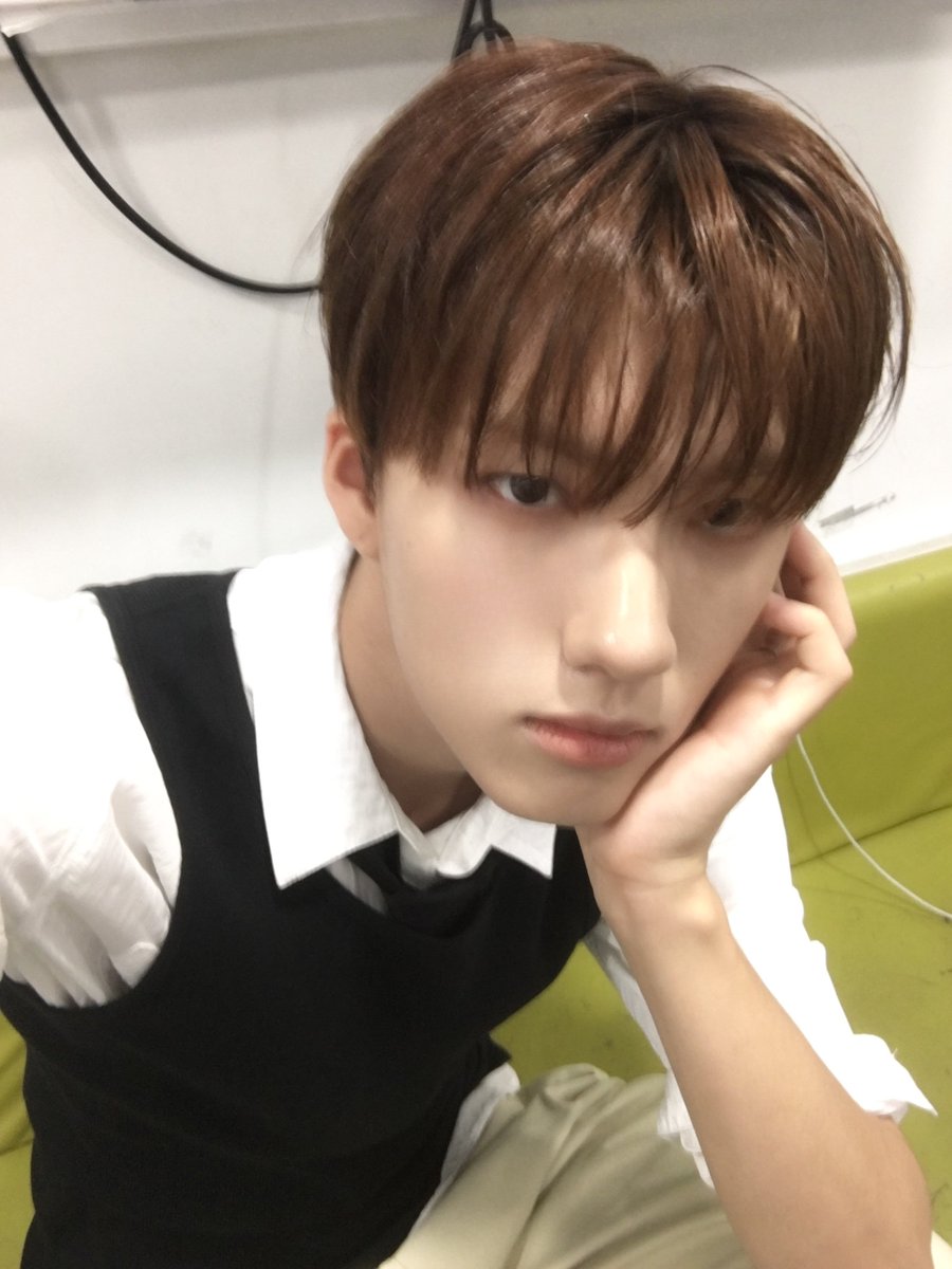 TRENDZ_OFFCL's tweet photo. [#조한국] 오늘 첫 방 응원해줘서 고마워요 프렌드지❤️

#FROM_TRENDZ #TO_FRIENDZ #TRENDZ #트렌드지 https://t.co/bK61GnDhra