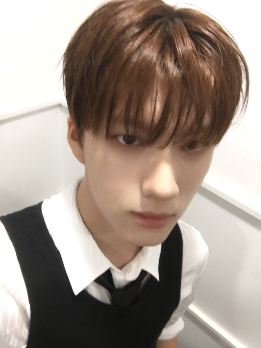 TRENDZ_OFFCL's tweet photo. [#조한국] 오늘 첫 방 응원해줘서 고마워요 프렌드지❤️

#FROM_TRENDZ #TO_FRIENDZ #TRENDZ #트렌드지 https://t.co/bK61GnDhra