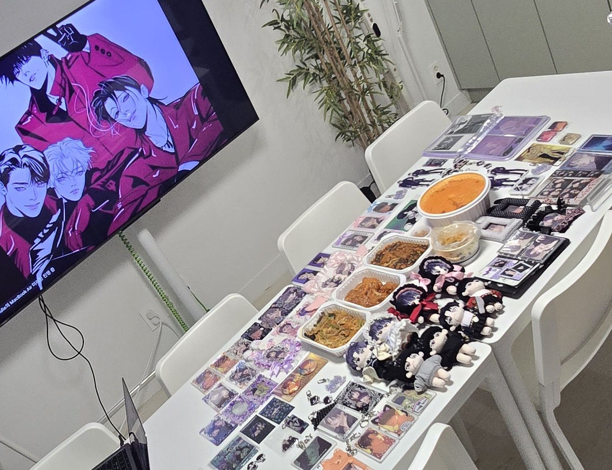 Loveviewer's tweet photo. 다들 어떻게 사진을 잘 찍으시는 거지
오늘도 트친사진 도용범이 되...
대휘야 대광아 생일 축하한다~
#HAPPY_DAETWINS_DAY
#애초에_왕은_대휘대광이야
#입다물고_형이_시키는대로_축하해
#간만에_생일이니까_막_두근대고_설레
#대휘대광_없으면_안되는건_우리야
#옅은_동공_안의_사랑스러움 https://t.co/VD1aQUPYJS