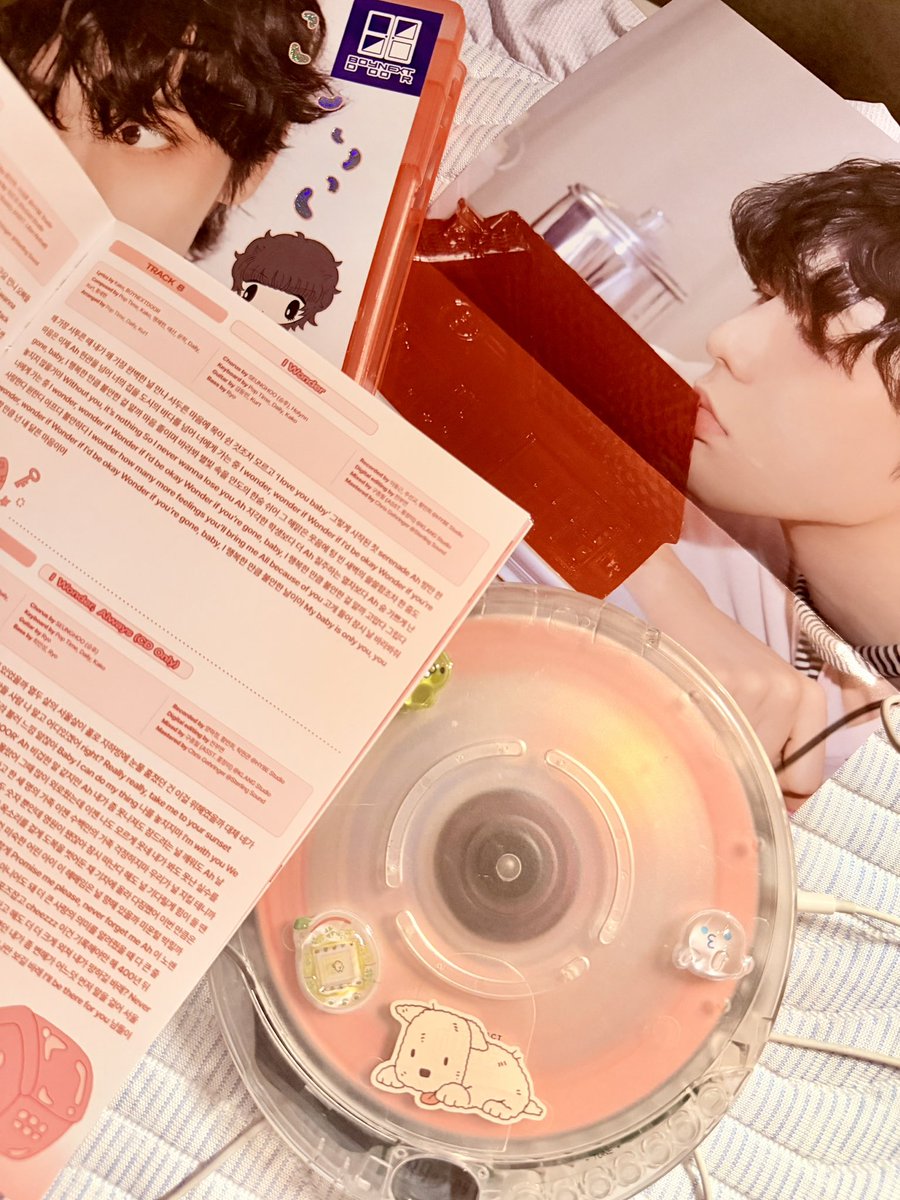 wondo0810's tweet photo. 난 근데 보넥도의 CD only라는거 참 조은거 같음 옛날 아이돌들은 이런거 많았는데 최근으로 올 수록 없어져가던 문화라서 너무 슬펐는데 CD 플레이어로 노래 듣는 취미있는 나에겐 너무 쥬은거 가틈 https://t.co/tgooJxIeTM