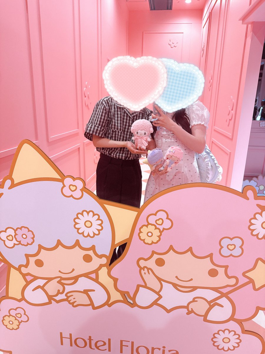tjtjpipi's tweet photo. ホテルフローリアトーキョー🌸🌼🌟
Hotel  floria🔑🎀

キキくんとララちゃんにたくさん会えてすっごく素敵な場所でした‼︎‼︎🌟
平日とっても空いていて快適に周れたし、
グッズもたくさんあって大満足🍒

（個人的にめちゃくちゃツボったキキララちゃんいたからみんな絶対行って💨） https://t.co/kKE0iF8mrr