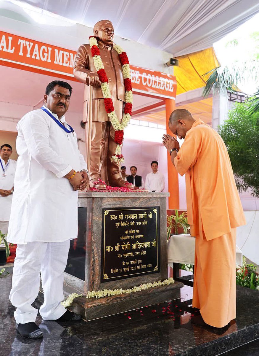 BjpVipsanjay's tweet photo. आज गाजियाबाद मुरादनगर में उत्तर प्रदेश के यशस्वी,ओजस्वी एवं लोकप्रिय मुख्यमंत्री आदरणीय श्री @myogiadityanath जी ने पूर्व कैबिनेट मंत्री, जननायक एवं समाजसेवा के पर्याय स्वर्गीय श्री राजपाल त्यागी जी की भव्य प्रतिमा का अनावरण किया।

#BJP4ViksitBharat #BJP4UP #BJPGovernment https://t.co/I1raCv0bJE
