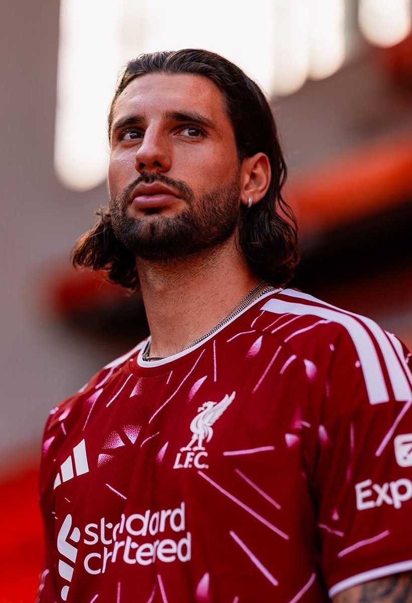 SamueILFC's tweet photo. Future Liverpool Captain. 🇭🇺 🔴 https://t.co/TS7Wog5X4r