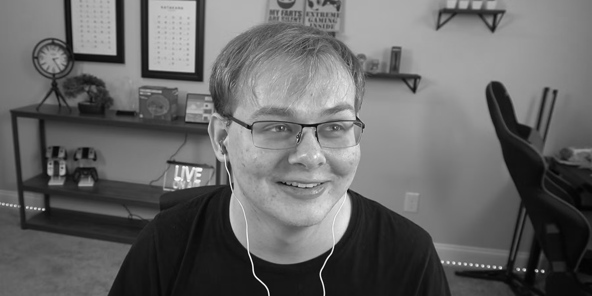 HowLateWasCMC's tweet photo. YouTuber and streamer CallMeCarson, age 27, born on May 10th 1999 was found in his house https://t.co/9Alk4Tri8F