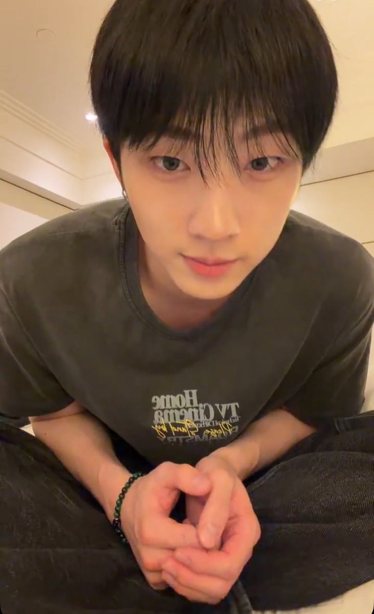 p1hza's tweet photo. 하…… 숨참음 
블러셔 버리러 간다 https://t.co/syqEx7aoYl