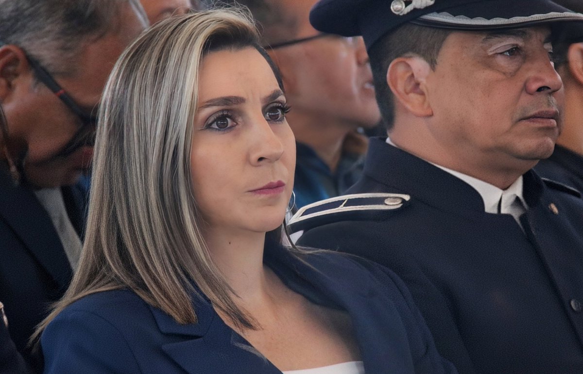 ecu911Ibarra's tweet photo. #Ibarra | La Coordinadora Zonal 1 del @ECU911_, @cecilude, junto a una comisión institucional, participó en el Momento Cívico en conmemoración de los 203 años de la Batalla de Ibarra, rindiendo homenaje a una de las gestas históricas más importantes del Ecuador.

🇪🇨 Desde el #ECU911 reafirmamos nuestro compromiso de servir a la ciudadanía, inspirados en los valores de unidad, responsabilidad y vocación de servicio que fortalecen el desarrollo de nuestro país.