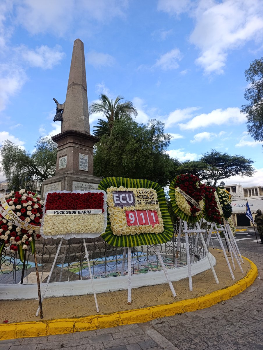 ecu911Ibarra's tweet photo. #Ibarra | La Coordinadora Zonal 1 del @ECU911_, @cecilude, junto a una comisión institucional, participó en el Momento Cívico en conmemoración de los 203 años de la Batalla de Ibarra, rindiendo homenaje a una de las gestas históricas más importantes del Ecuador.

🇪🇨 Desde el #ECU911 reafirmamos nuestro compromiso de servir a la ciudadanía, inspirados en los valores de unidad, responsabilidad y vocación de servicio que fortalecen el desarrollo de nuestro país.