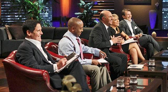 ibrahimklczb's tweet photo. Shark Tank

Bu TV programını biliyor musunuz?

Önce size kısaca konseptini anlatayım.

Çok kazanç yapacağını düşündüğünüz bir iş fikriniz var ancak sermayeniz yok ya da iş fikrinizi hayata geçirdiniz  ve para kazanıyorsunuz ancak işinizi daha fazla büyütmek istiyorsunuz.

İşte böyle insanlar bu programa katılarak buluşlarını veya iş modellerini anlatmaya çıkarlar. Jürilerin her biri multi-milyoner veya milyarder iş adamlarından oluşuyor. Fikrinizi beğenirlerse, şirket hissenizin belli bir kısmına karşılık bir para teklifi "Money" veriyorlar ve kabul ederseniz sizin ortağınız oluyor.

Genellikle düşük bir yüzdeliğe karşın yüksek yatırımlar yaparlar. Sizdeki potansiyeli görürler ve büyümenizi isterler. Artık ortak olduğunuz için bu jürilerin ayrıca güçlü bağlantılarından da katkı görmeye başlarsınız. Buna da "Smart Money" denir.

Çoğu girişimci; Akıllı paranın, paradan yani Smart Money'nin Money'den daha kıymetli olduğunu bilir. İşbirliklerinin işe paradan daha fazla katkı sağlayacağını bilir. O sebeple bu şekilde güçlü insanlar ile iş ortaklıkları kurmak isterler.

Çağımızda çok fazla yeni iş fikri üreten süper zeka insanlar var. Ancak bir çoğu doğru ortamlarda doğru insanlar ile maalesef bir araya gelemiyor. Kendini ifade edebileceği, ürünleri insanlara tanıtabileceği bir alan bulmakta zorlanıyor. Haricinde, geleneksel sosyal medyalarda yer bulmaları veya görünür olmaları da oldukça zor.

Brolyz platformu, geleceğin girişimcilerini ve yatırımcılarını bir araya getiren, şimdiye kadar 5 milyon dolar üzeri proje katkıları sağlanan 50.000+ kayıtlı kullanıcısı bulunan kripto desteğinin sunulduğu ve girişimcilere kendi tanıtımlarını rahatlıkla yapabilecekleri bir alan sunuyor. 

Aynı zamanda buradaki yatırımcılar, daha önce girişimi başlatılan ürünleri de en erken aşamada keşfedip en uygun fiyatlardan elde edebilmenin kolaylığını yaşıyorlar.

Neden hiç unicorn olabilmiş projeleri henüz birkaç milyon dolar değerlemede iken bulup yatırım yapamadığınızı merak ettiniz mi?

Çünkü bu projeleri genelde Shark Tank programındaki büyük yatırımcılar keşfeder ve küçük-büyük hisselerini alarak şirketleri yukarı taşırlar ve size o hisseleri daha sonra çok daha yüksek değerden satarak exit ederler.

Erken aşama yatırımcı olma şansı küçük/bireysel yatırımcılara neredeyse hiçbir platformda verilmez sadece VC (Fon Yatırım Şirketleri) kabul ederler veyahut bireysellere olanak verilen yerlerin güvenilir olmayışı insanları iter.

Bu noktada Brolyz biçilmiş kaftan olarak karşımızda ve geleceğin en büyük girişimlerinin doğacağı adres olacağını şimdiden net bir şekilde görebiliyoruz.

Peki siz gelecek nesillere miras bırakabileceğiniz yatırımlar veya girişimler için neler yapıyorsunuz?