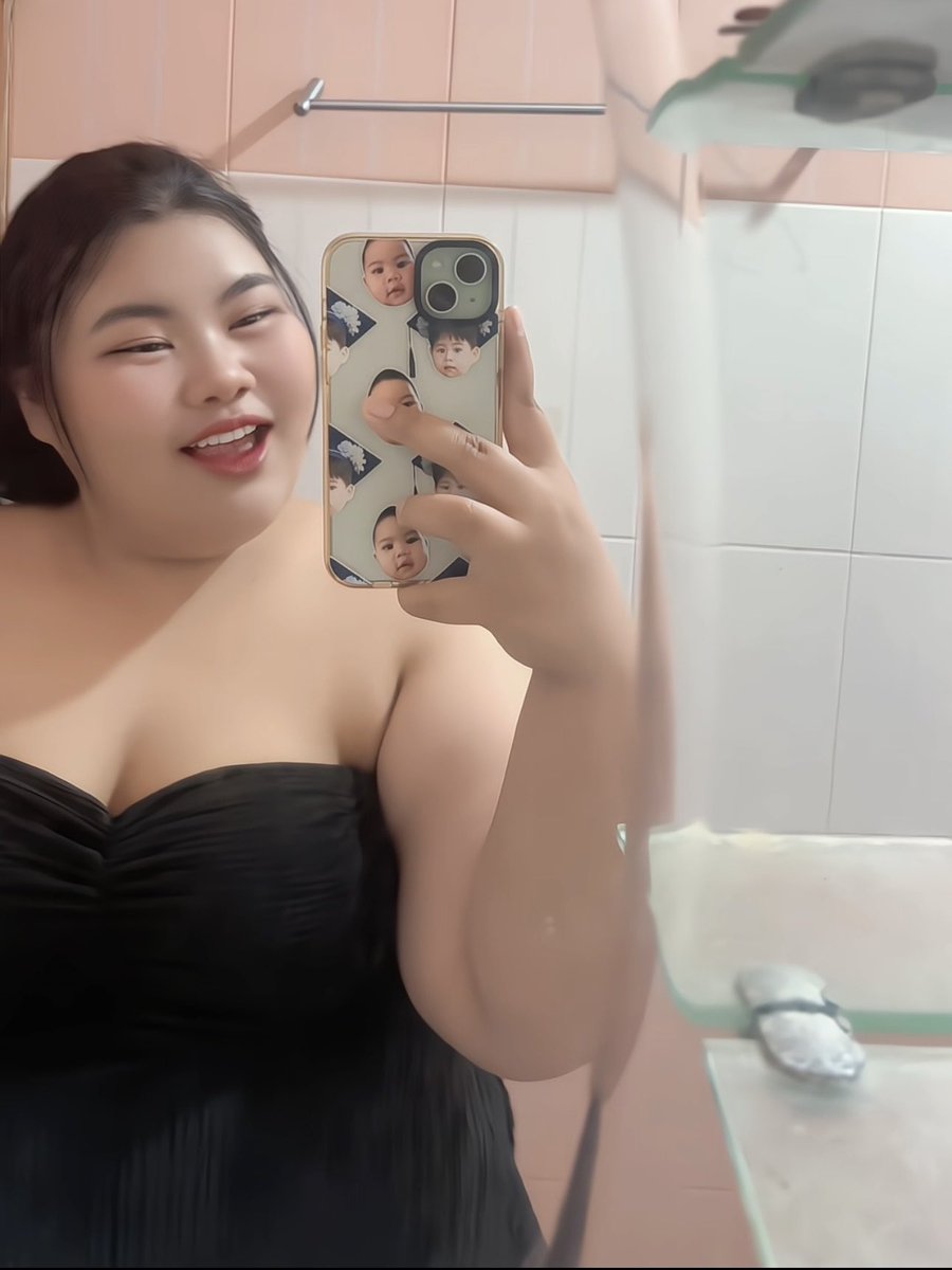 phrimapha2003's tweet photo. 130kg😱🐷😂#อ้วน #สาวอ้วน #สาวอวบอ้วน #เด็กอ้วน https://t.co/tBEehIpmPl