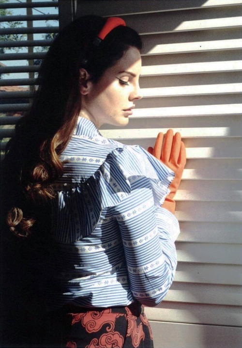 lanastanpic's tweet photo. lana del rey https://t.co/qCwqBVIZHb