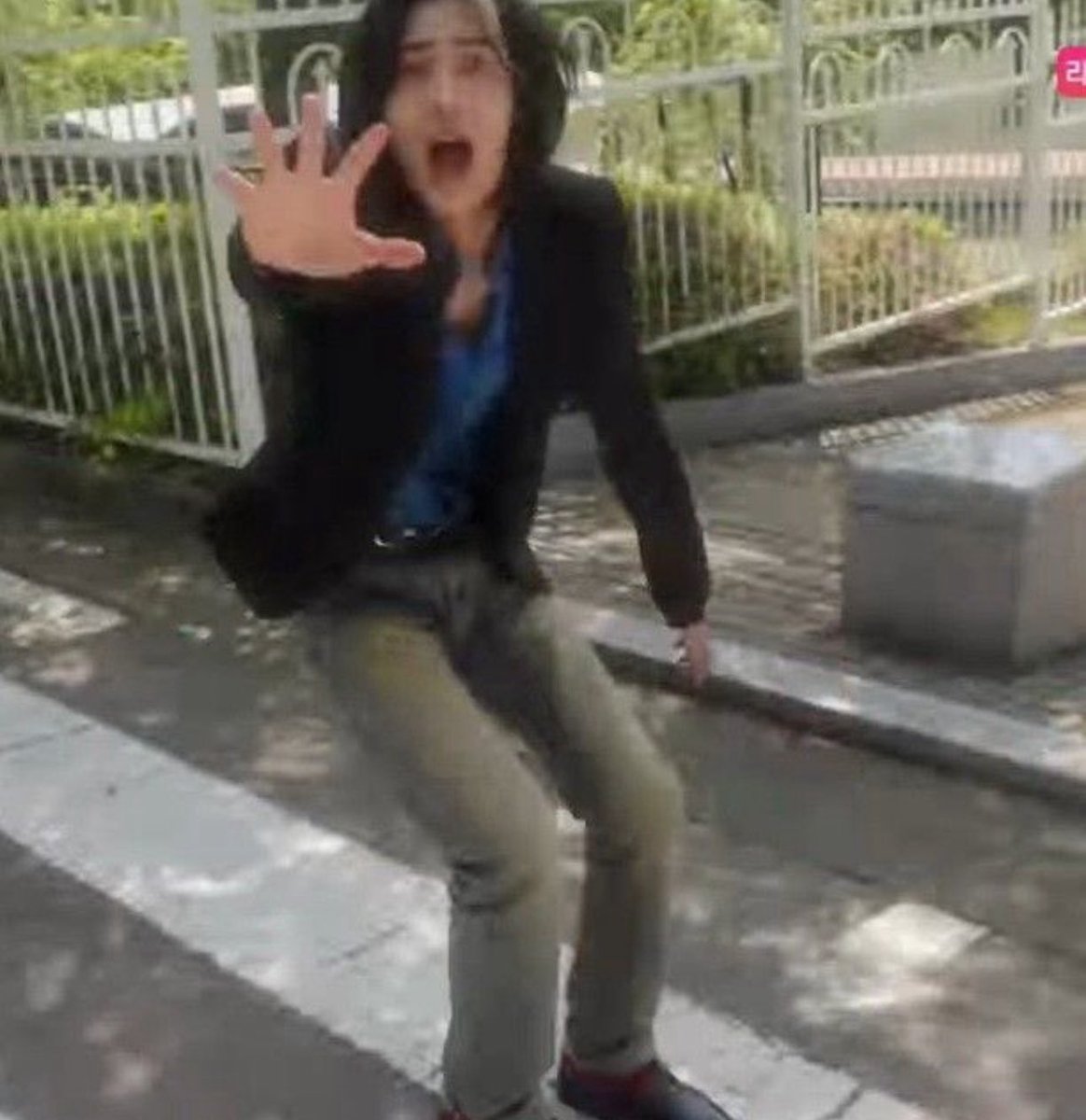 hrtz4jyo's tweet photo. STOP THE FANMEET NOW!! https://t.co/eYUoYM66K8