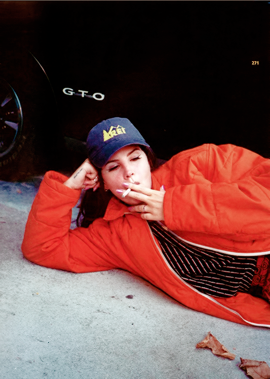 lanastanpic's tweet photo. lana del rey https://t.co/VVMvuv8JQi