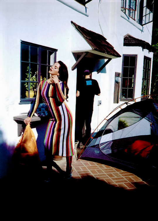 lanastanpic's tweet photo. lana del rey https://t.co/Yo4YNdVHj2