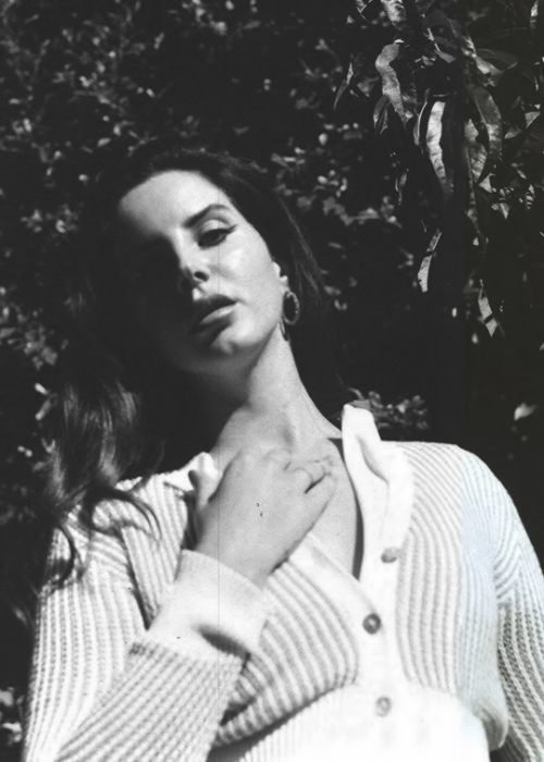 lanastanpic's tweet photo. lana del rey https://t.co/tqQF3N0xVb