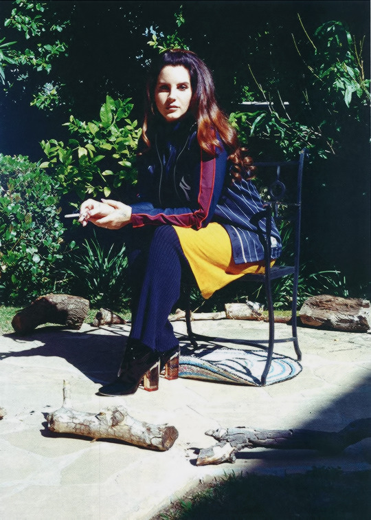 lanastanpic's tweet photo. lana del rey https://t.co/tqCPOJsPTa