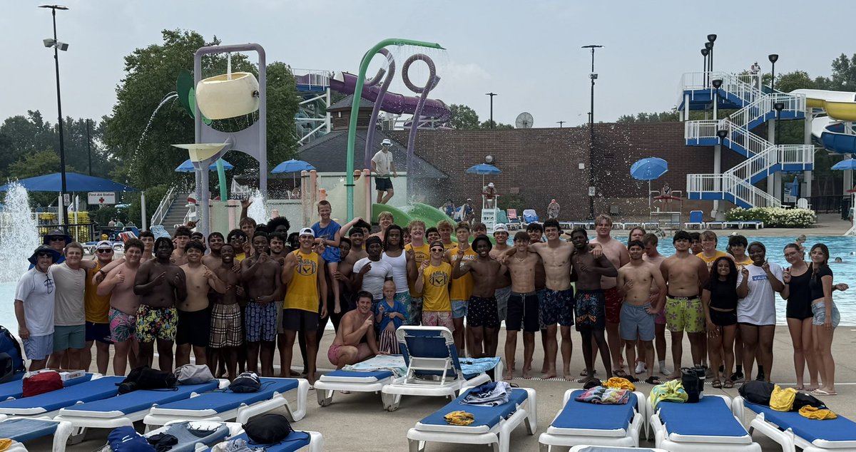 SandburgEagles's tweet photo. WEEK 4β
Summer Campβ
β’ 00s Legend - QB Ryan Baise (06-07)
β’ Consistency & Habits / Accountability / No Excuses / Urgency
β’ D Bill Barrett Sigel & Sam Basiorka
β’ O Bill Max Fahey
β’ OP Pool Teambuilder
β’ Youth Camp
Great summer of work boys!
#Team72
#FlyWithUs π‘π΅π¦
π https://t.co/13BsccRfKd