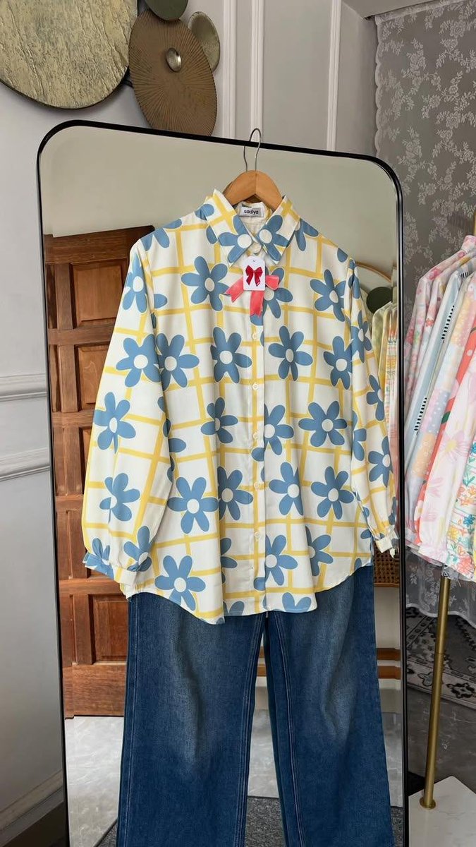 akunhida's tweet photo. AKHIRNYAAA..... NEMUIN OUTFIT GONJRENG TAPI TETEP STYLIST😭👊
outfit warna kaya gini tuh bikin kliatan ceria, cheerfull, pokoknya kaya membawa kebahagiaan
kamu tim warna warni atau yang netral aja? https://t.co/MCH1YqlEpT
