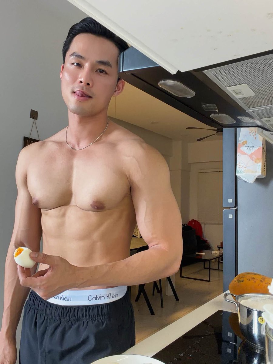loveyummyboy's tweet photo. Nam vương Vũ Linh, cặp vú chất lượng vãi https://t.co/b14o6XKj4t