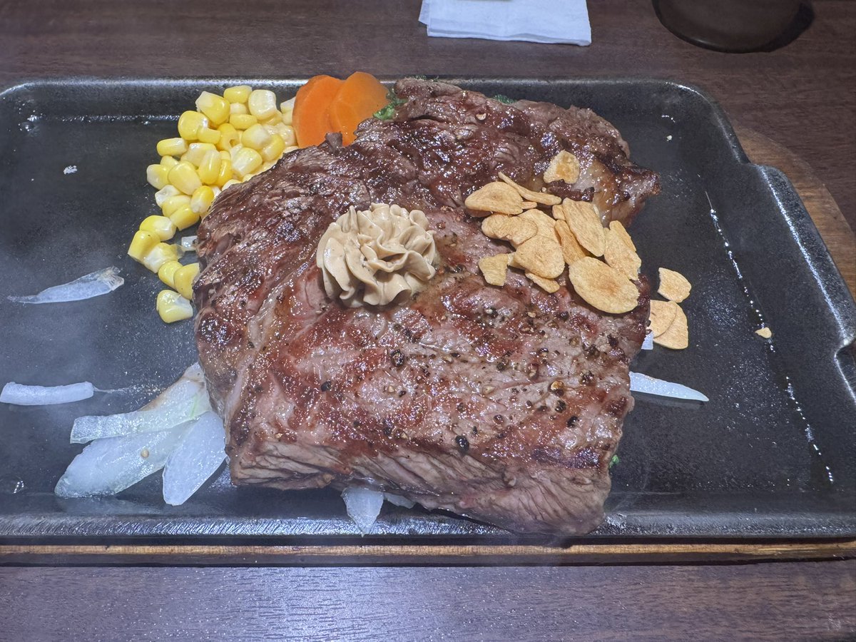 ebakohe's tweet photo. 肉食べて元気🍖
明日から頑張る💪 https://t.co/H7YBEfNXck