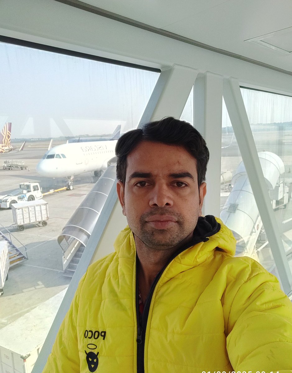 tsaikumar1989's tweet photo. Moments like this are never forgettable until my last breath.

- My first  flight ✈️ 
- My first launch event 
- My first time holding the POCO F6 5G

Thanks POCO India for this memorable memories.
#POCOIndia #POCOCamera #ShotOnPOCO https://t.co/czMMqTdBtW