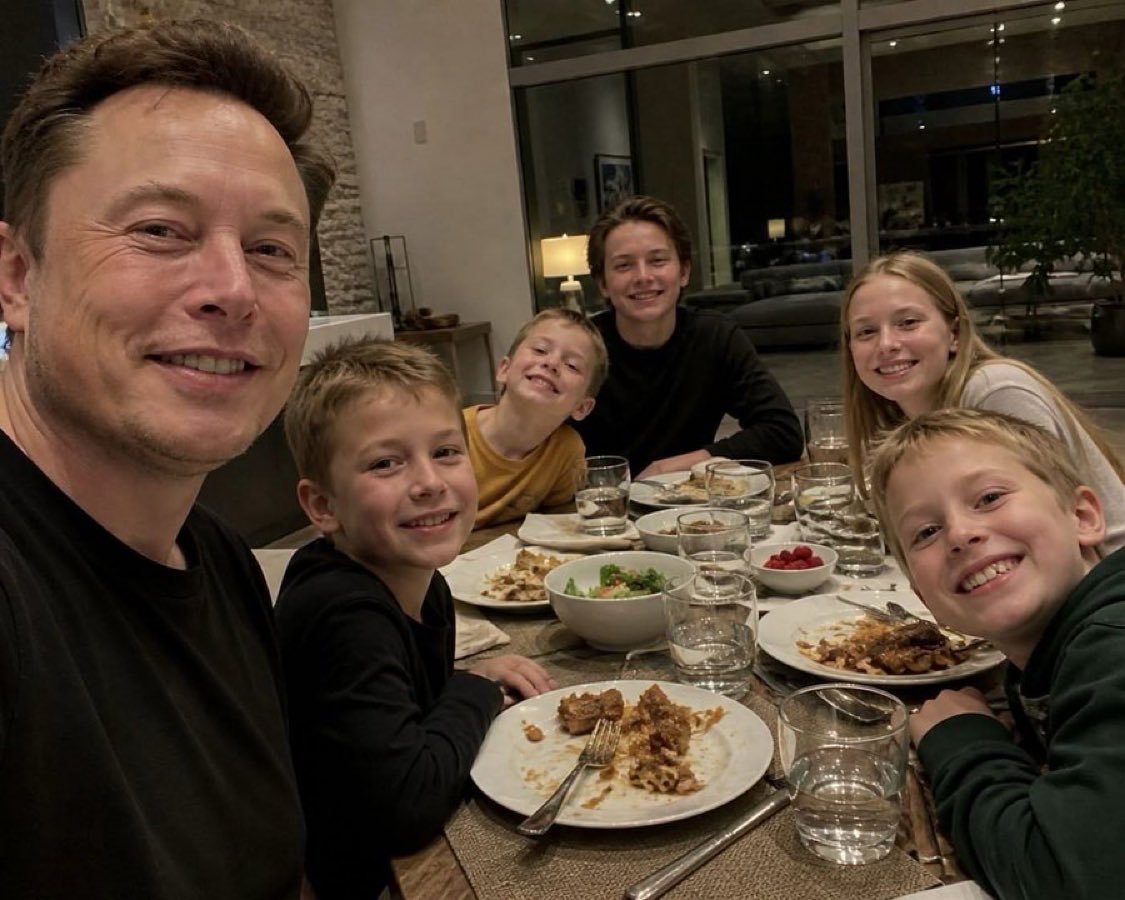 quizmaster32's tweet photo. "Does Elon Musk look like a chill dad in this picture? 👨‍👦‍👦✨"
Yes or no 👇 https://t.co/RCU36FE3iB