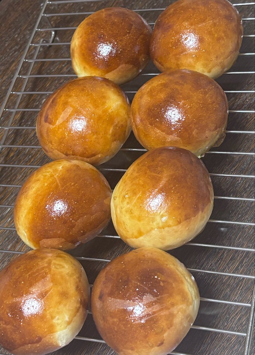 mefumeru's tweet photo. これは黒胡麻を買い忘れたミニあんぱん https://t.co/vjrB5vUlCq