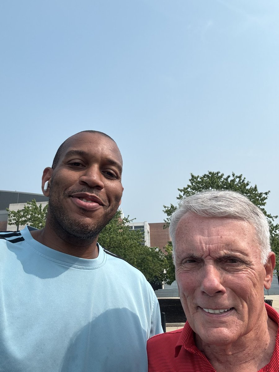 LonnyBaxter35's tweet photo. Just happened to bump into the 🐐 walking around campus today! 🐢🐢🏀🏀👑👑🥇🥇

#goterps🐢🐢 
#garyland🏀🏀 https://t.co/efc42adTyI