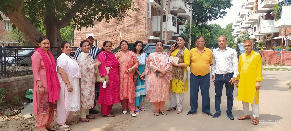 PoojaBrar3's tweet photo. #Wellcome #PMOIndia 🇮🇳 Narendra Modi 💪💪💐🚩

#PMO
#viralreelsfacebook #reelsvideo #trendingreels #vairalreels #explorereels #reeitfeelit #vairalvideo #railwaystation #trendingpost #kisanektazindabaad https://t.co/nSFhWTmnF5
