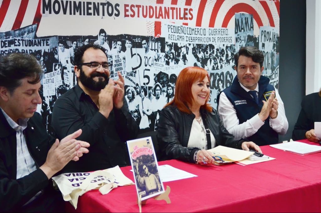 arturomedinap's tweet photo. Inauguramos en @memoriacircular @SEGOB_mx la exposición temporal #A74AñosDeLaFiestaDeLaVictoria, junto a la presidenta de la @CNDH, @RosarioPiedraIb.

Durante el evento presentamos el fanzine #LosHenriquistas “Una historia de lucha por la justicia social y la democracia en México”, publicación especial que refuerza nuestro compromiso con la preservación de la memoria histórica.

Nos acompañaron 
el secretario ejecutivo de la #CNDH, Francisco Estrada; la directora general de Estrategias para la Atención de #DerechosHumanos, @galindo_cl74139; la directora de enlace con la CEAV, @ANDULA04, y el doctor @elfroyenciso.