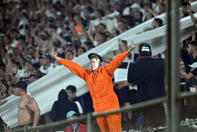 JosaguiGuma's tweet photo. El hincha de Olimpia? El mas pelotudo del país.👋😂 https://t.co/rLfZiKAgdl